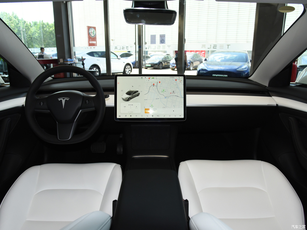 Интерьер Tesla Model 3 (Standart/Perfomance).