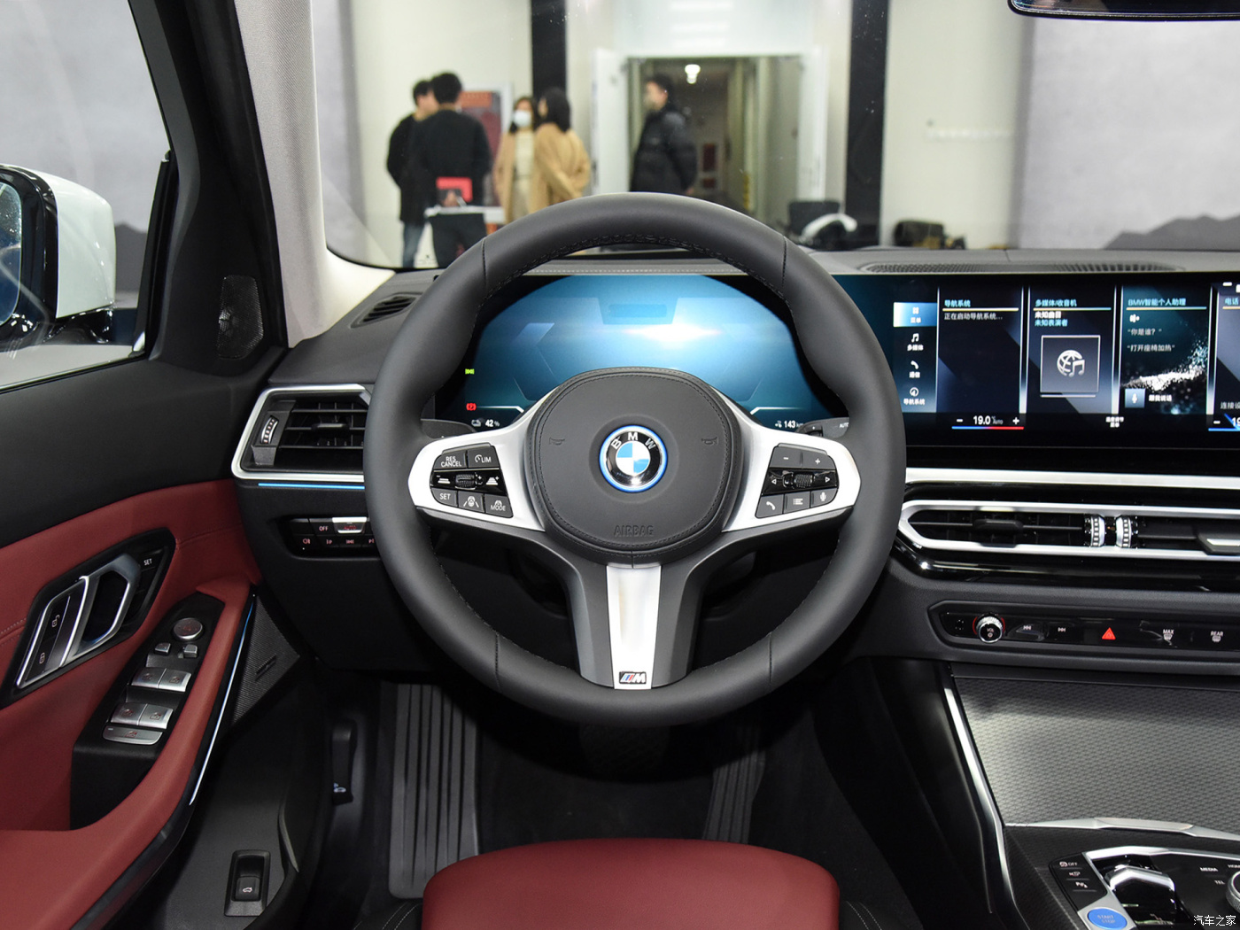 Электромобиль BMW i3 eDrive 35 L с красным кожаным салоном под заказ из Китая.