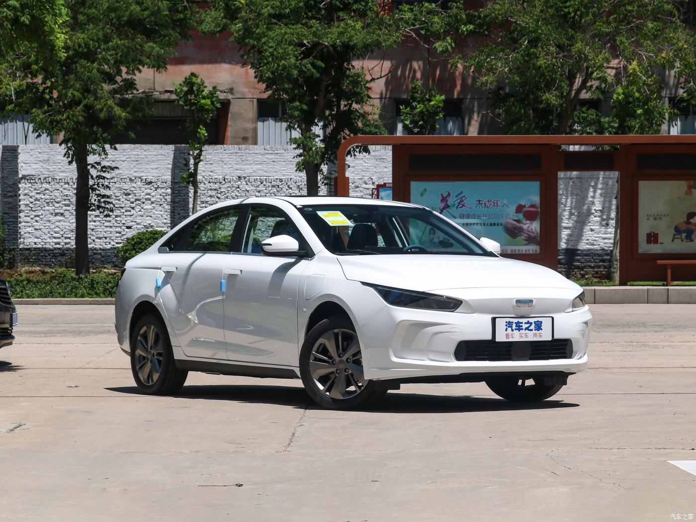 Покупай выгодно электромобиль Geely Geometry A в Минске под заказ из Китая.