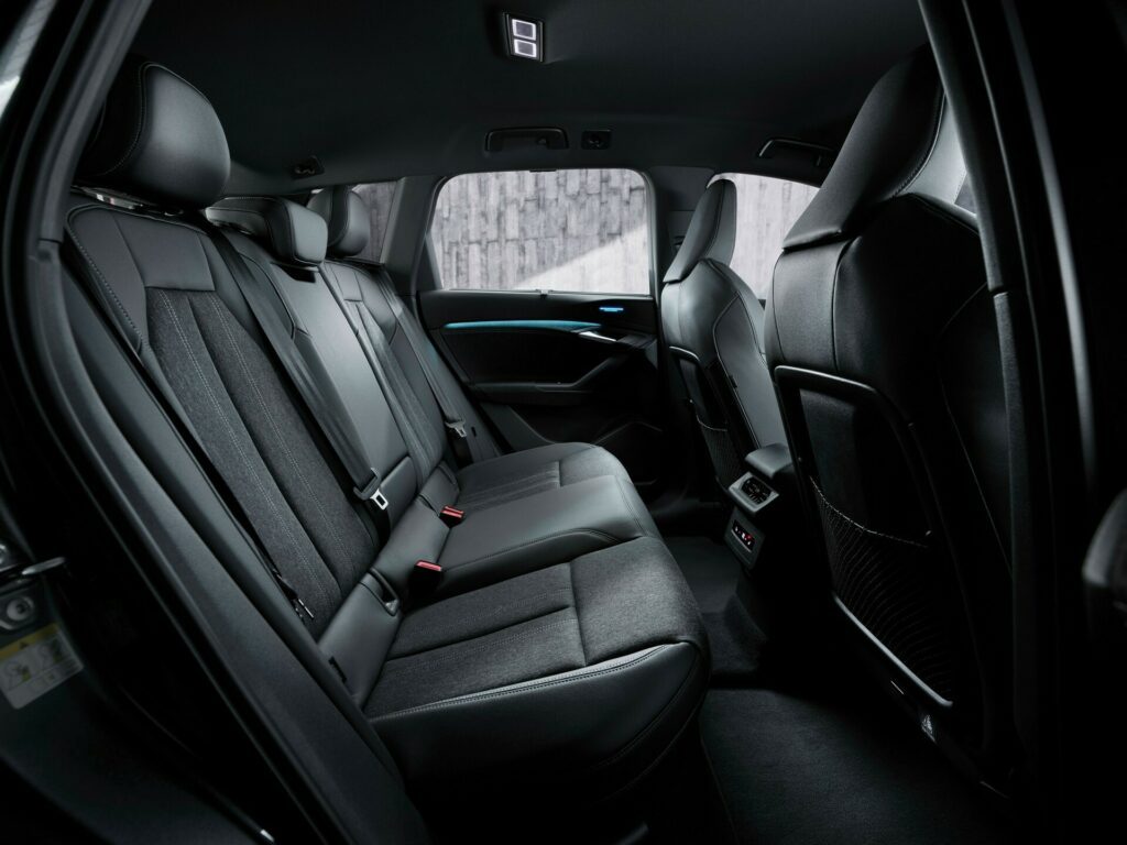 Audi Q6 e-tron интерьер пассажирские сидения