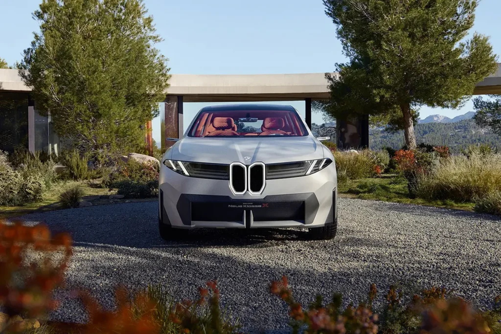 BMW Generation X 2024 вид спереди
