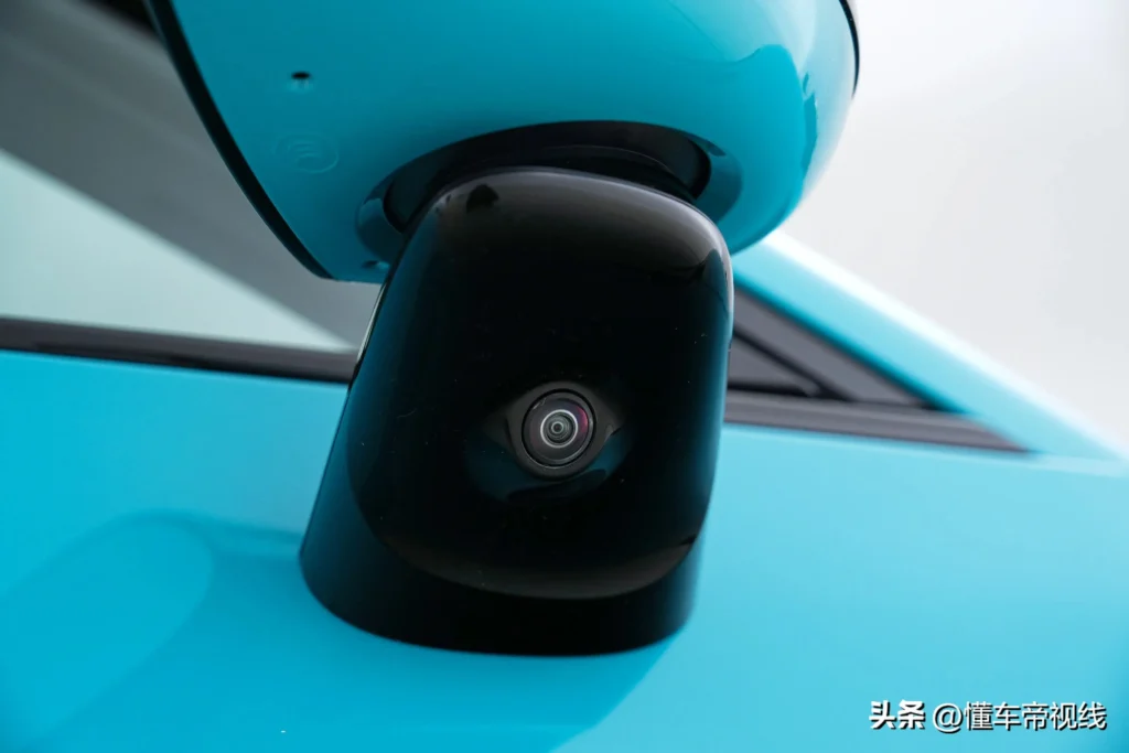 Xiaomi SU7 Max камера под зеркалом
