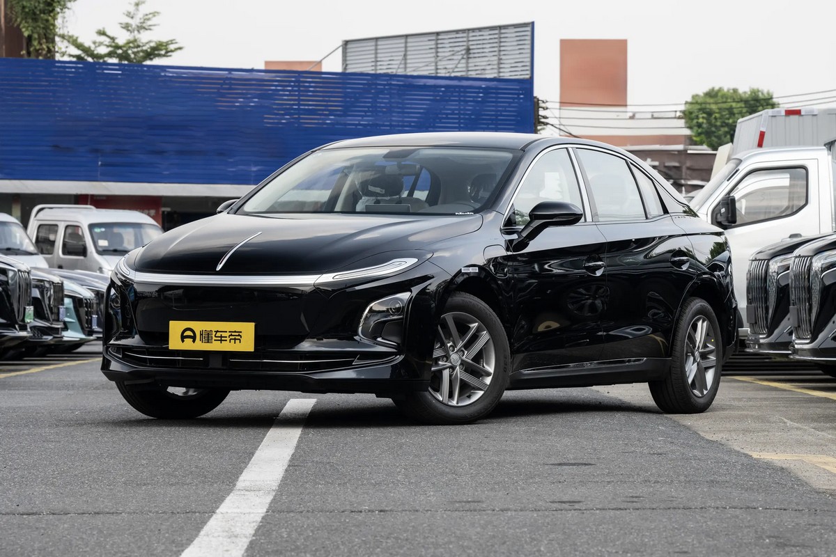 Hongqi e-qm5-11