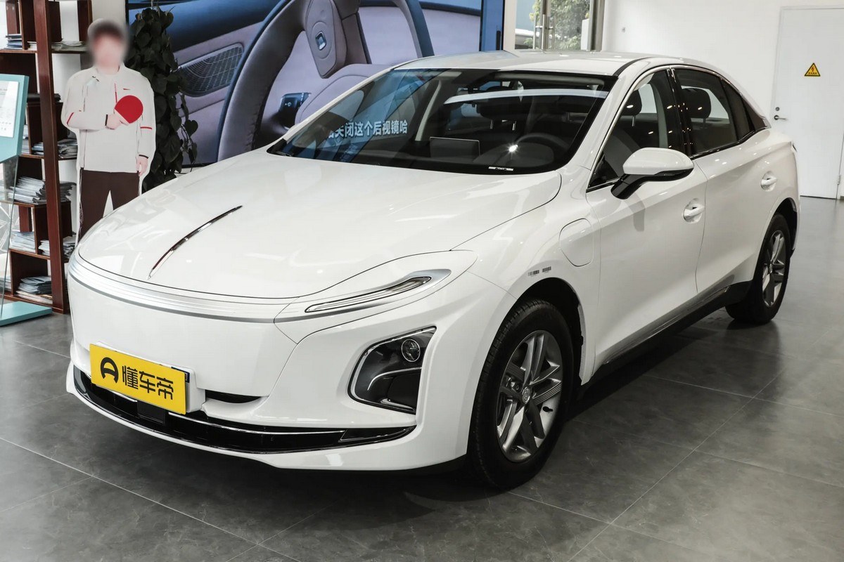 Hongqi e-qm5-16