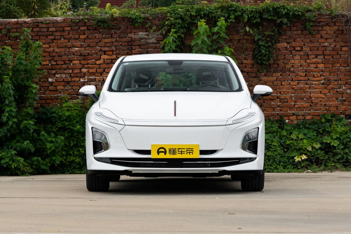 Hongqi e-qm5-3