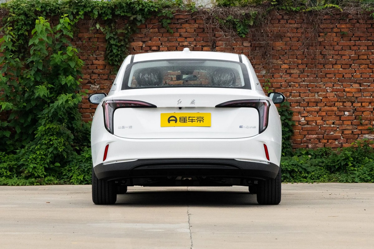 Hongqi e-qm5-6