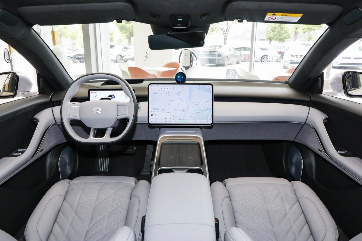 Nio-ET5T-18