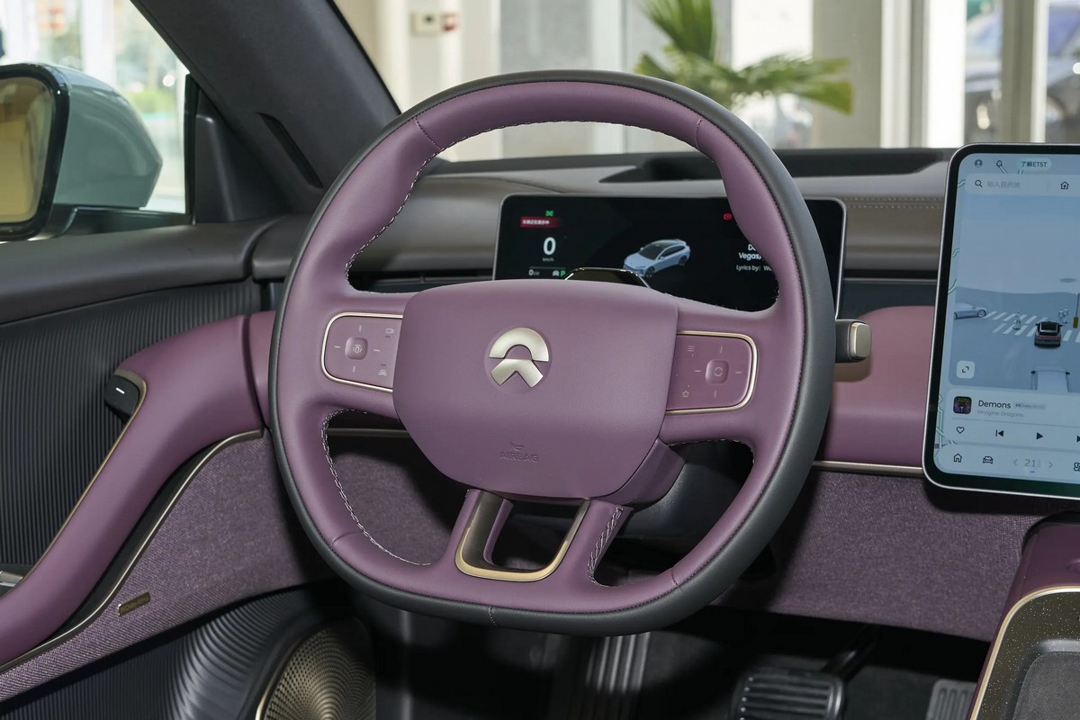 Nio-ET5T-2