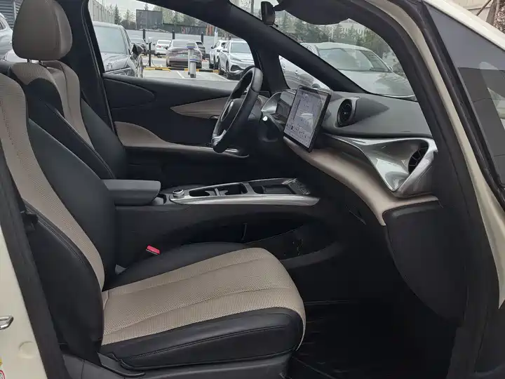 720x540_0_q87_c42_autohomecar__Chto52nWILiAcACyAAPsnqIaV_U412.jpg