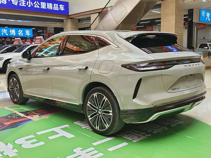 720x540_0_q87_c42_autohomecar__ChtpWGmyTLKAXSZHAAkTNiE_2ro005