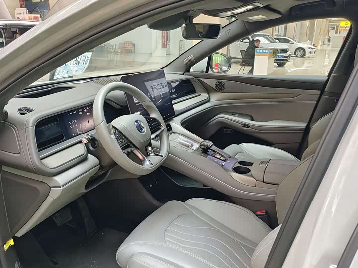 720x540_0_q87_c42_autohomecar__ChtpWGmyTLWAXGfyAAdUVlH0oNY100