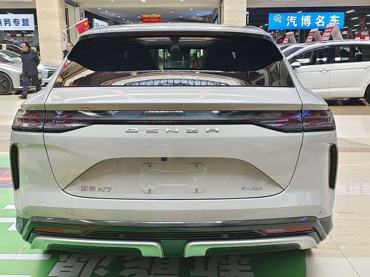 720x540_0_q87_c42_autohomecar__ChxpWGmyTK-ANUynAAe1jl9XPX0353