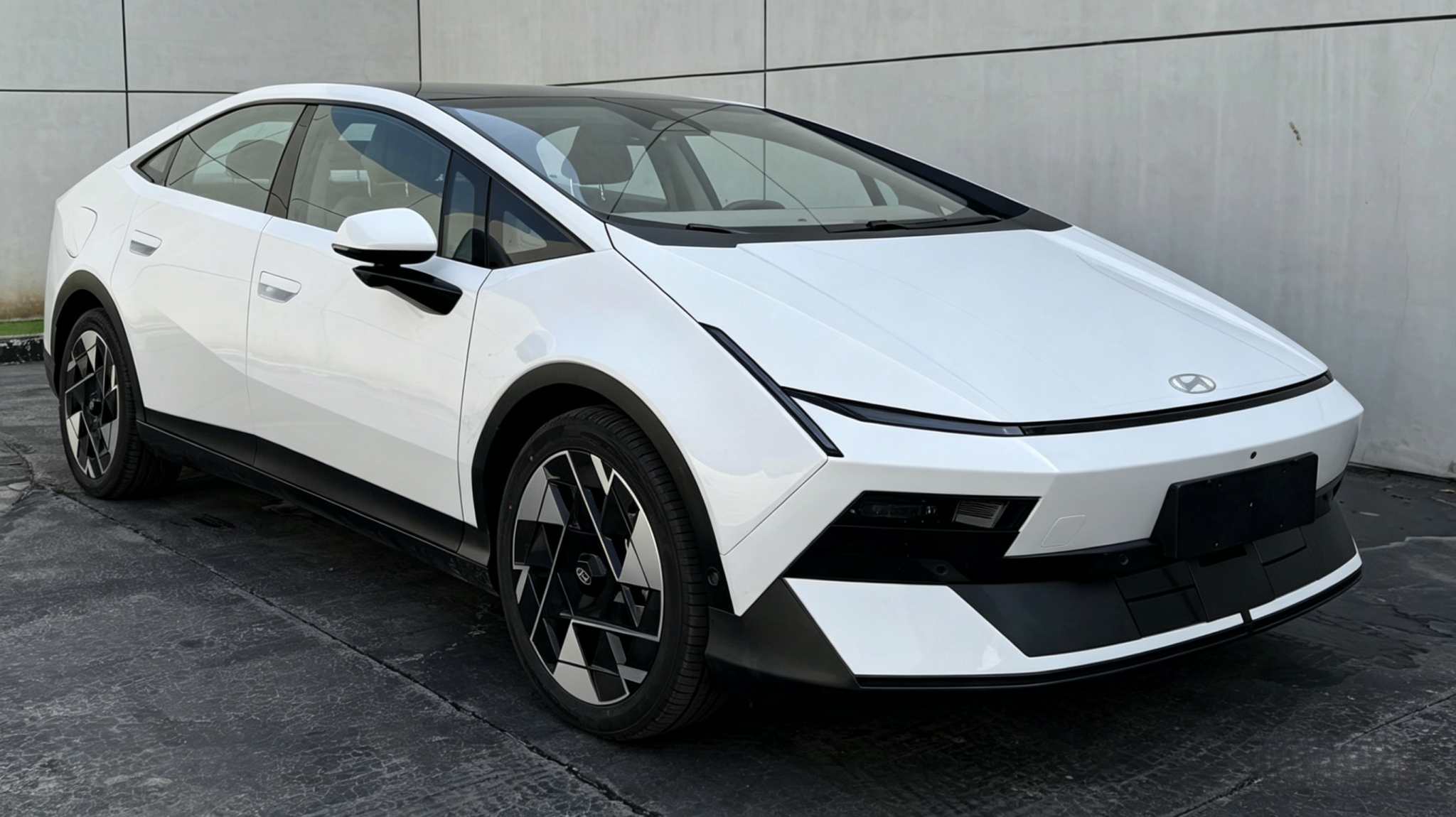 Hyundai Ioniq V с силовыми агрегатами BEV и EREV