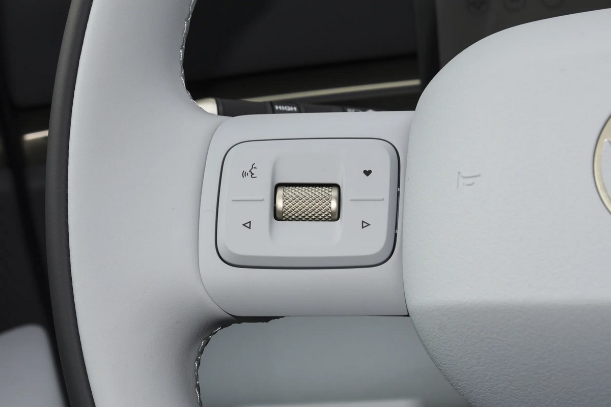 VW-Unyx-08-11