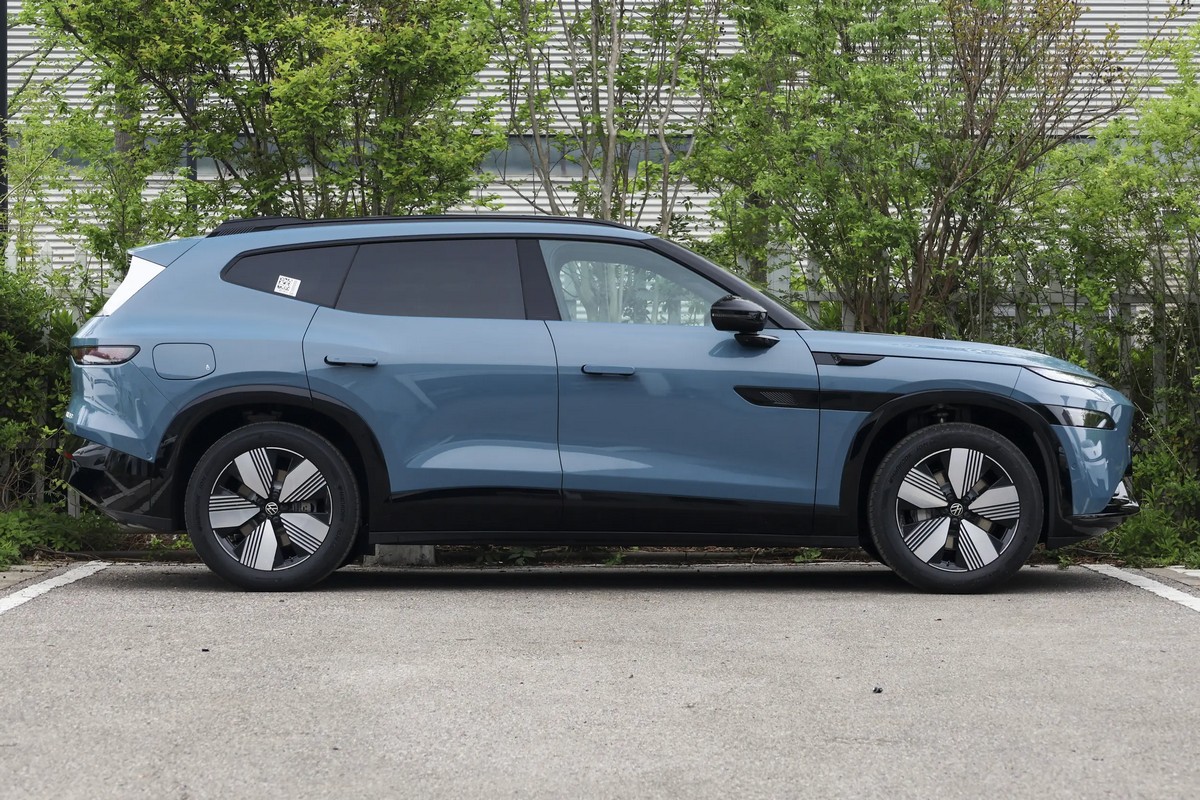 VW-Unyx-08-14
