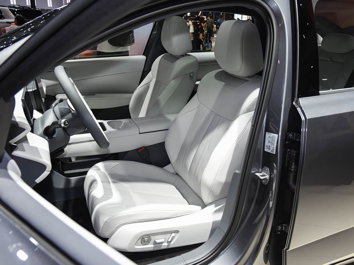 SAIC Volkswagen - ID.ERA 5S-8